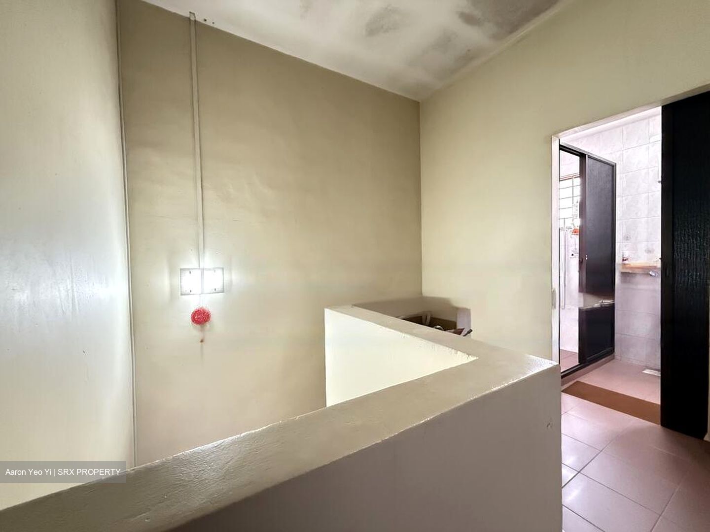 Hillview Avenue (D23), Terrace #484653791